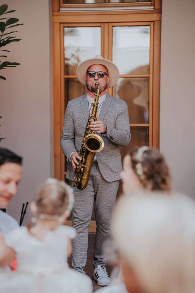 HU& DJ Service & Sax
